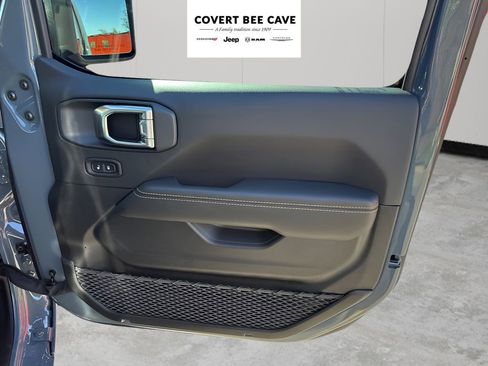 New 2026 Jeep Gladiator Sport image 14