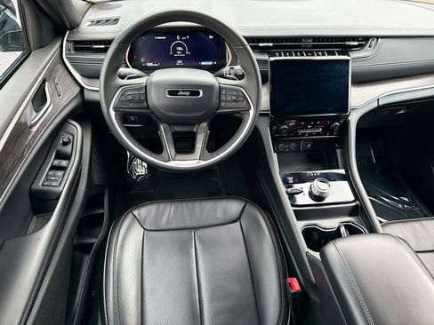 Used 2024 Jeep Grand Cherokee L Limited w/ Luxury Tech Group II image 16