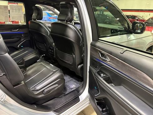 Used 2021 Jeep Grand Cherokee L Overland w/ Luxury Tech Group IV AWD/4WD image 20