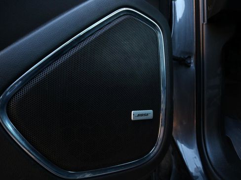 Used 2018 Chevrolet Suburban LT w/ Luxury Package image 19