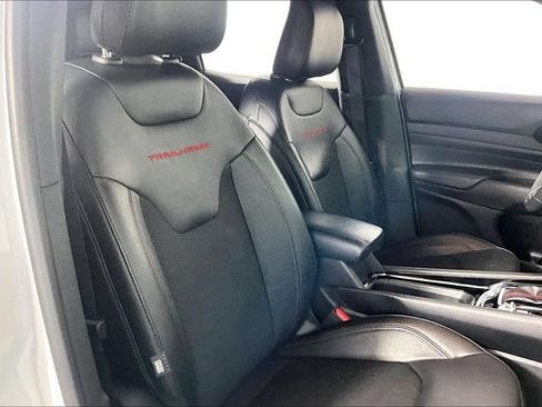 Used 2025 Jeep Compass Trailhawk AWD/4WD image 7