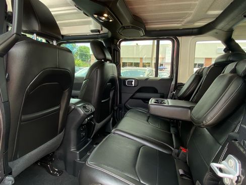 Used 2023 Jeep Wrangler Unlimited Sahara w/ Cold Weather Group AWD/4WD image 22