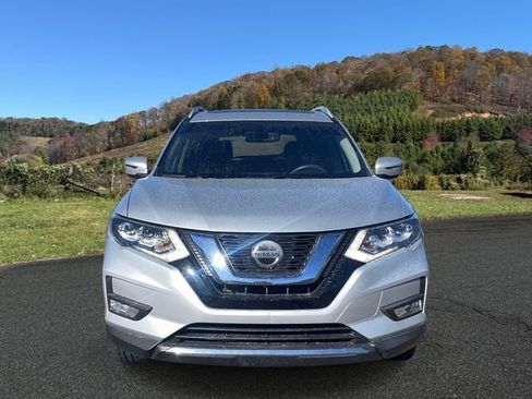 Used 2020 Nissan Rogue SL w/ Premium Package image 2