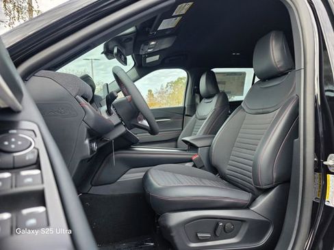 New 2026 Ford Explorer ST-Line w/ ST-Line Street Pack image 9