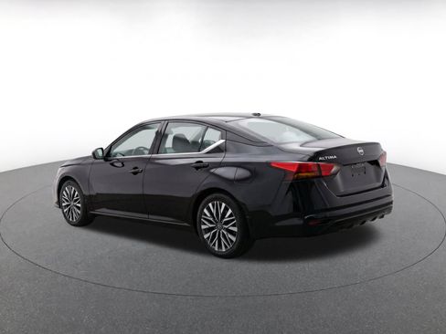 Used 2025 Nissan Altima 2.5 SV FWD image 7