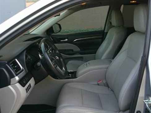 Used 2015 Toyota Highlander Limited image 16