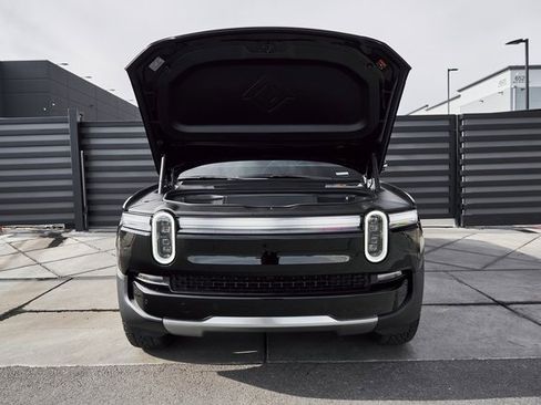 Used 2025 Rivian R1S Adventure image 14