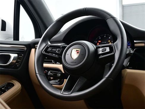 Used 2024 Porsche Macan image 20