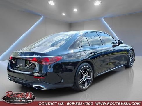 Used 2025 Mercedes-Benz E 350 4MATIC Sedan image 3