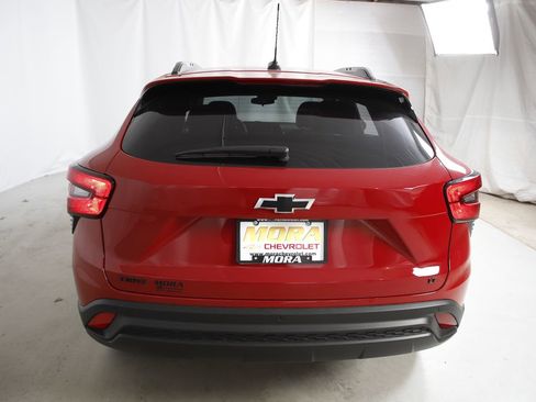 New 2026 Chevrolet Trax LT w/ Sunroof Package FWD image 4