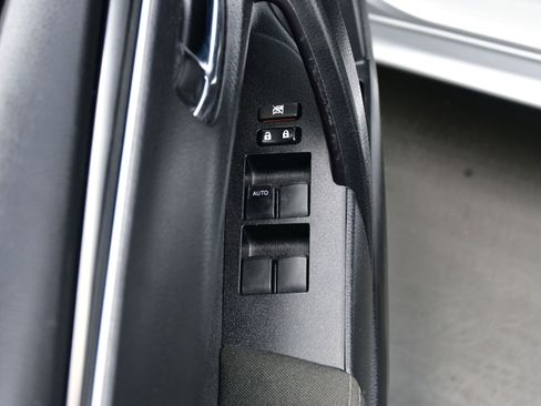 Used 2019 Toyota Corolla LE image 10