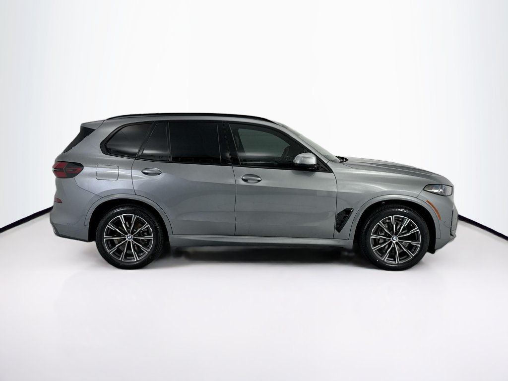 Certified 2024 BMW X5 sDrive40i w/ M Sport Package RWD image 4