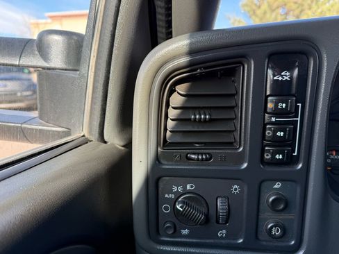 Used 2005 Chevrolet Silverado 2500 LS w/ Heavy-Duty Power Package image 32