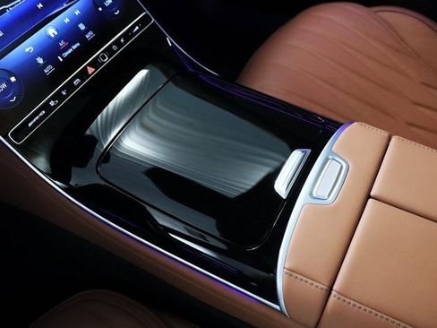 Used 2024 Mercedes-Benz S 63 AMG S w/ Carbon Fiber Exterior Package image 32