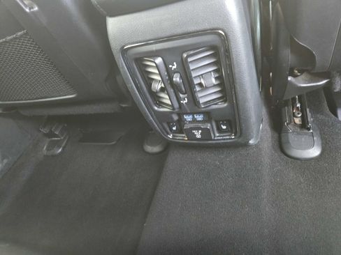 Used 2020 Jeep Grand Cherokee Limited w/ Luxury Group II image 33