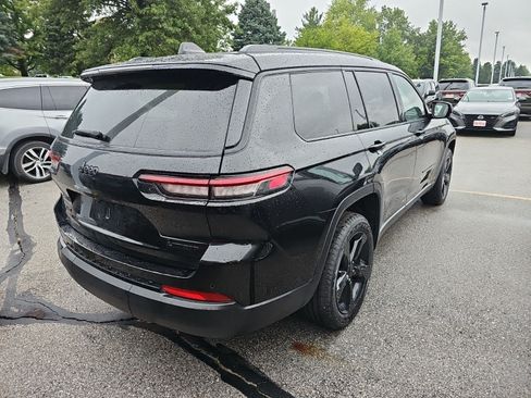 Used 2023 Jeep Grand Cherokee L Limited w/ Black Appearance Package AWD/4WD image 6