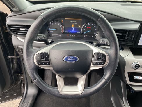 Used 2024 Ford Explorer XLT RWD image 29