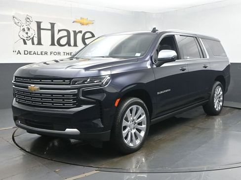 Used 2024 Chevrolet Suburban Premier w/ Premium Package 2 AWD/4WD image 39