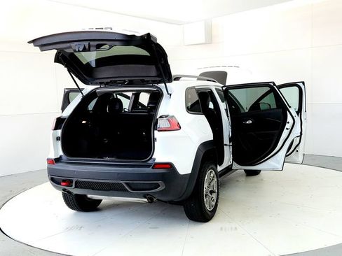 Used 2021 Jeep Cherokee Trailhawk w/ Sun, Sound & Nav Group AWD/4WD image 11