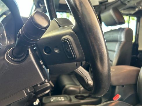 Used 2012 Jeep Wrangler Unlimited Rubicon w/ Connectivity Group AWD/4WD image 40