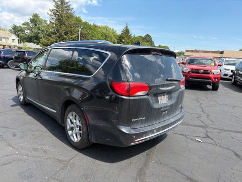 Used 2017 Chrysler Pacifica Limited FWD image 8