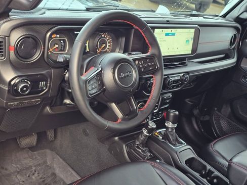 Used 2024 Jeep Wrangler Rubicon image 20