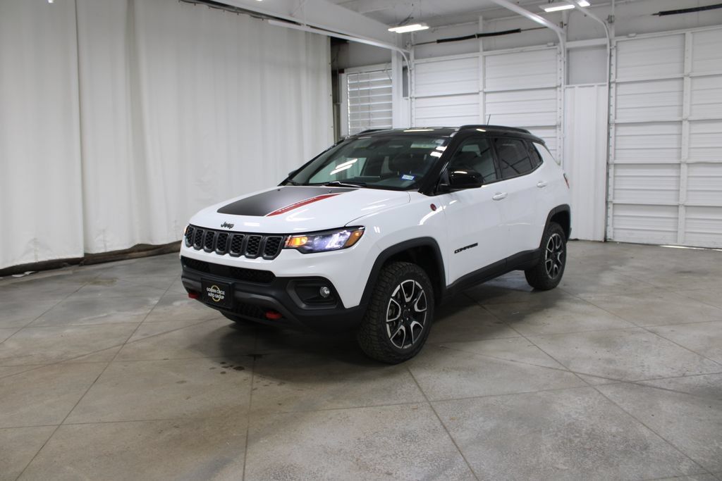 Used 2025 Jeep Compass Trailhawk AWD/4WD image 4