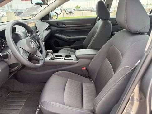 Used 2025 Nissan Altima 2.5 S FWD image 7