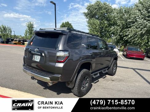 Used 2018 Toyota 4Runner TRD Off-Road AWD/4WD image 3