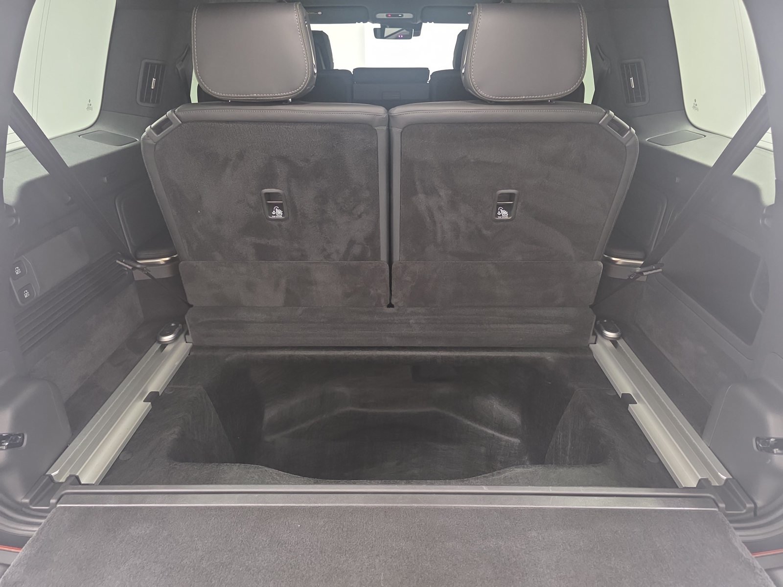 Used 2025 Rivian R1S Adventure Dual AWD/4WD image 26