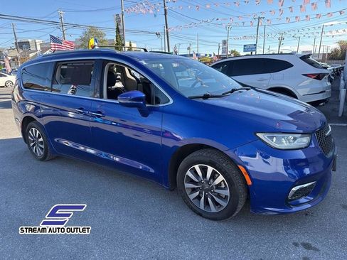 Used 2021 Chrysler Pacifica Touring-L image 13