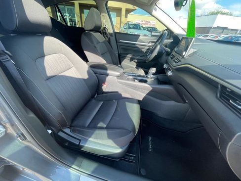 Used 2019 Nissan Altima 2.5 SV FWD image 15