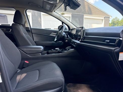 Used 2023 Kia Sportage LX image 15