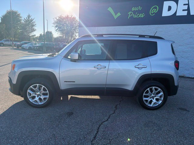 Used 2017 Jeep Renegade Latitude w/ Popular Equipment Group AWD/4WD image 2
