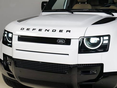 New 2026 Land Rover Defender 130 X-Dynamic SE image 26