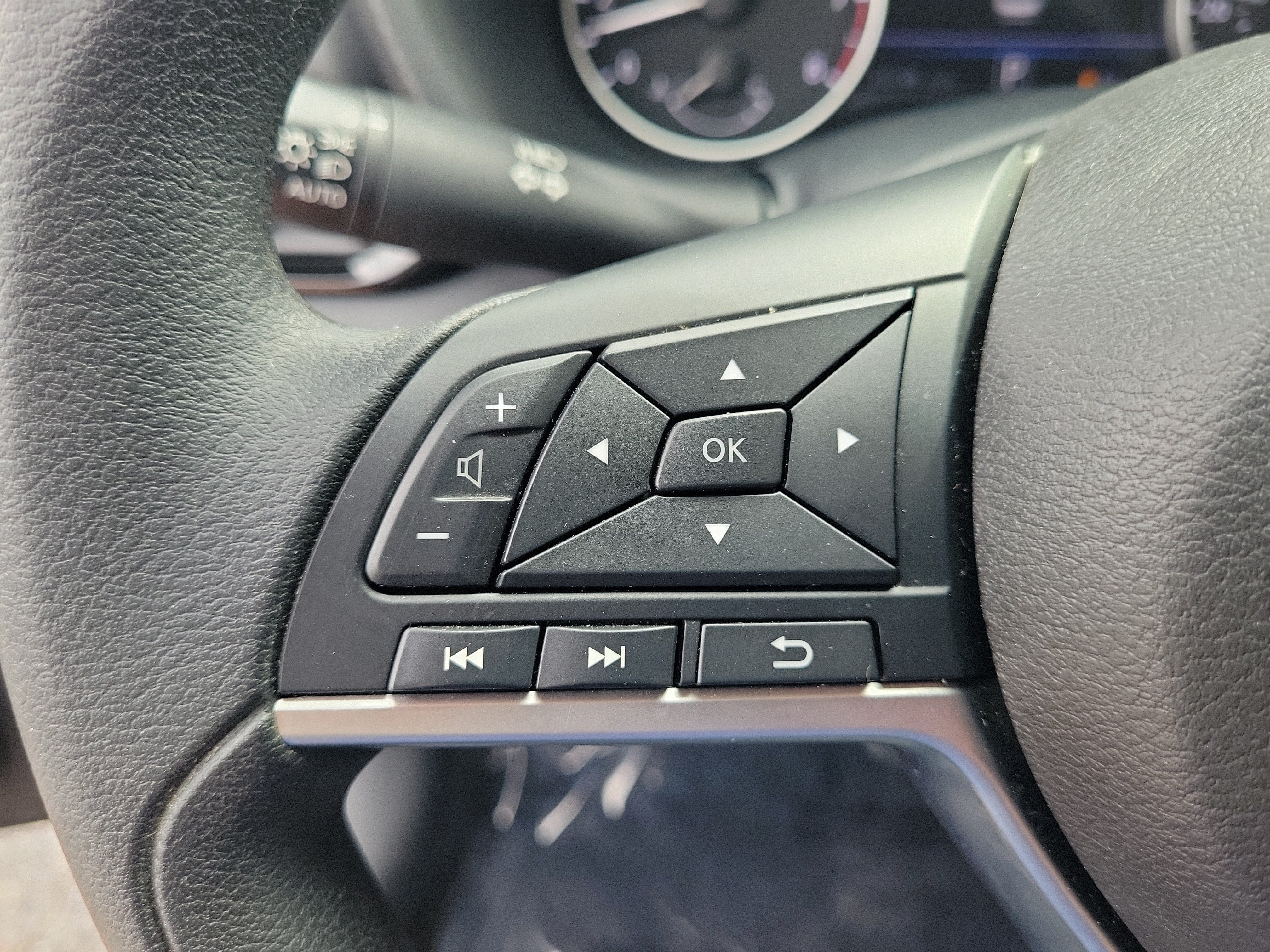 Certified 2025 Nissan Sentra SV FWD image 16