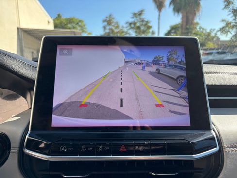 Used 2025 Jeep Compass Limited image 17