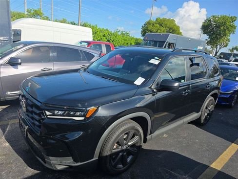 Used 2023 Honda Pilot Sport image 1