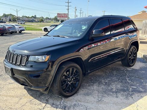 Used 2020 Jeep Grand Cherokee Altitude AWD/4WD image 4