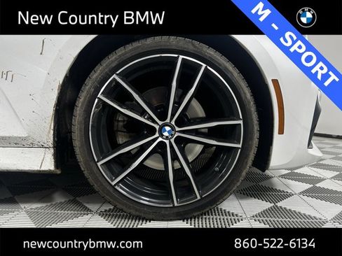 Used 2022 BMW 330i xDrive Sedan w/ M Sport Package image 9