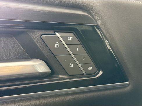 Used 2025 GMC Yukon Denali AWD/4WD image 28