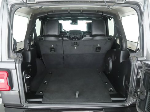 Used 2021 Jeep Wrangler Unlimited Sahara AWD/4WD image 18