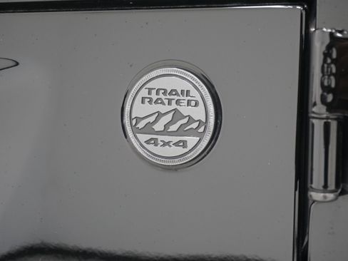 Used 2023 Jeep Gladiator Sport image 9