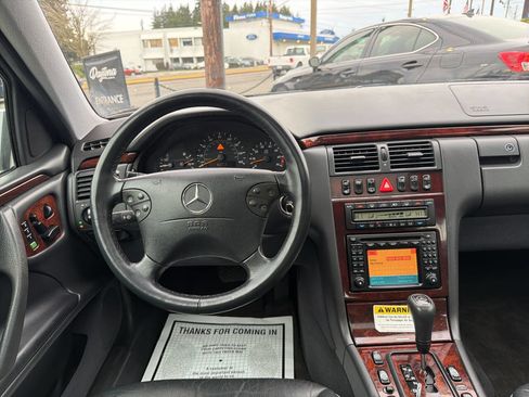 Used 2000 Mercedes-Benz E 320 4MATIC Wagon image 24