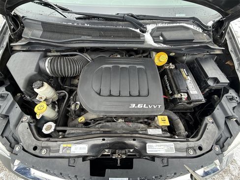 Used 2016 Dodge Grand Caravan SXT image 17