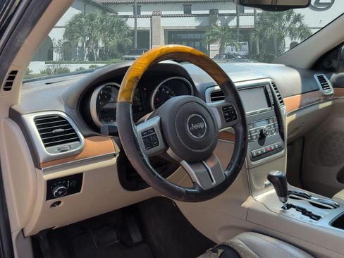 Used 2013 Jeep Grand Cherokee Overland w/ Advance Technology Group RWD image 12