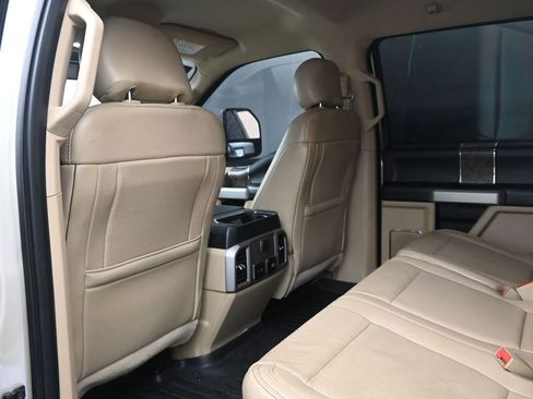 Used 2018 Ford F250 Lariat w/ Chrome Package image 19