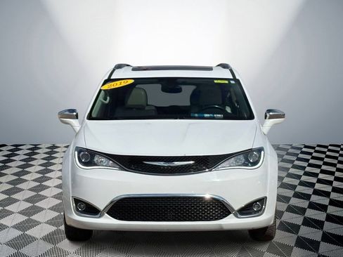 Used 2019 Chrysler Pacifica Limited FWD image 2