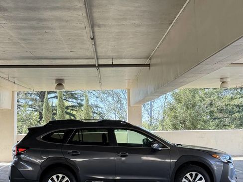 Used 2025 Subaru Outback Premium image 4