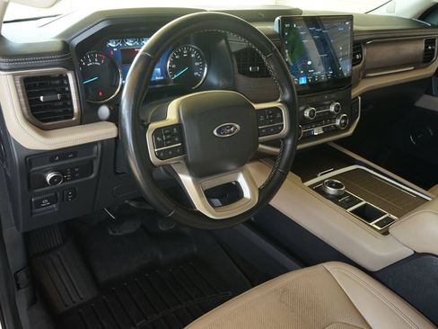 Used 2022 Ford Expedition Max Limited RWD image 2